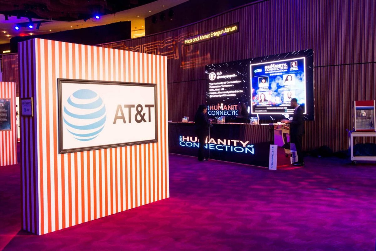 AT&T Interactive Display